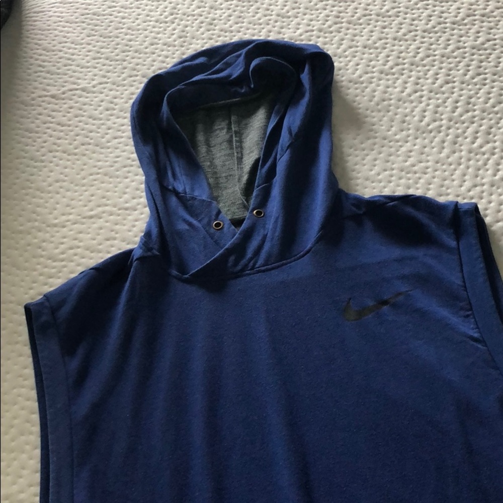Nike sleeveless fri fit hoodie